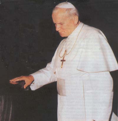 John Paul II on Padre Pio's tomb John Paul II on Padre Pio's tomb
