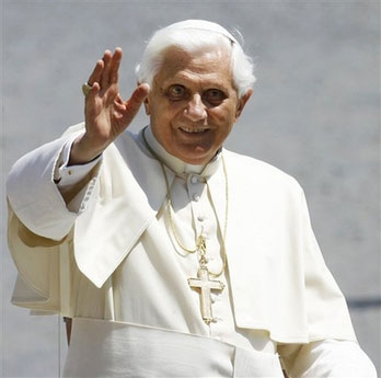 Benedict XVI waving